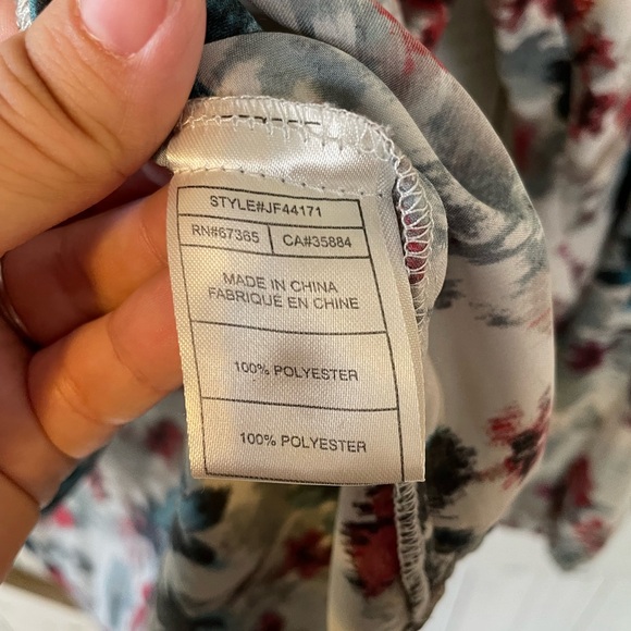 Jack BB Dakota Floral V Neck Top - Picture 4 of 6